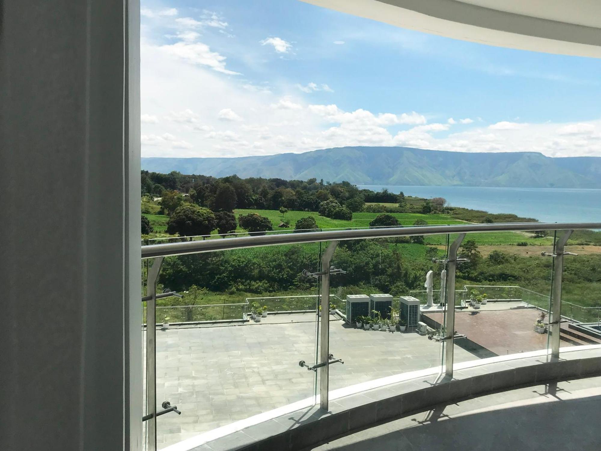 Labersa Hotel & Convention Center Samosir Sinapuran 외부 사진