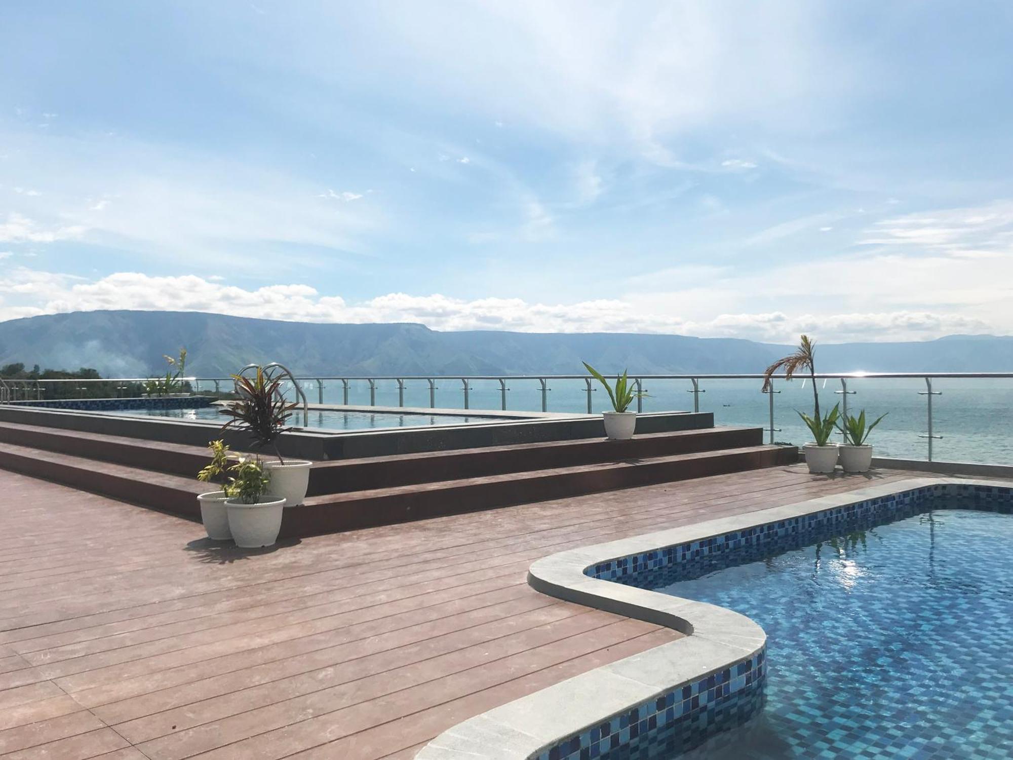 Labersa Hotel & Convention Center Samosir Sinapuran 외부 사진